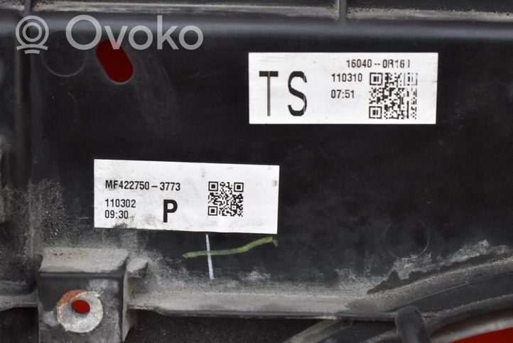 Toyota Avensis T270 Jäähdyttimen jäähdytinpuhallin 422750-3773