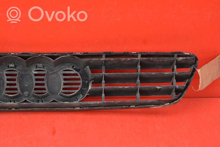 Audi A3 S3 8L Grotelės priekinės 8L0807683