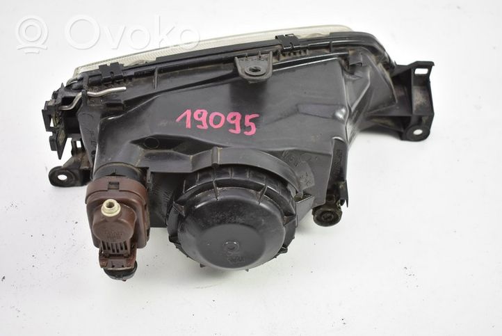 Mercedes-Benz 306 Lampa przednia 0291091