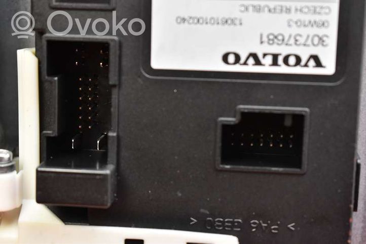 Volvo V50 Elektryczny podnośnik szyby drzwi przednich 8679081