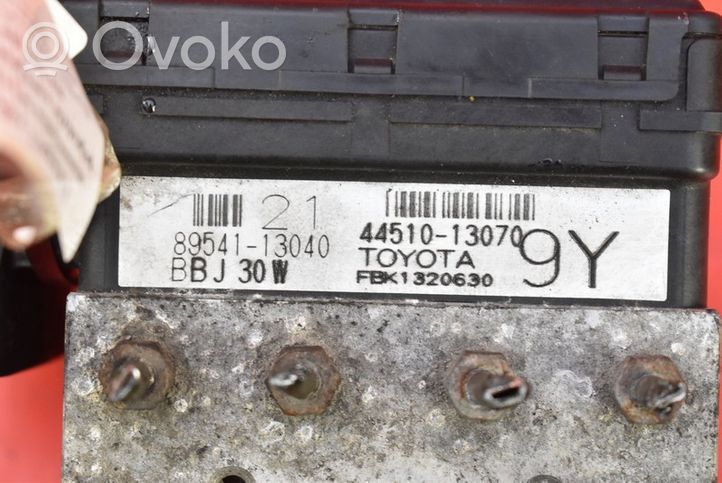 Toyota Corolla Verso E121 ABS-pumppu 44510-13070