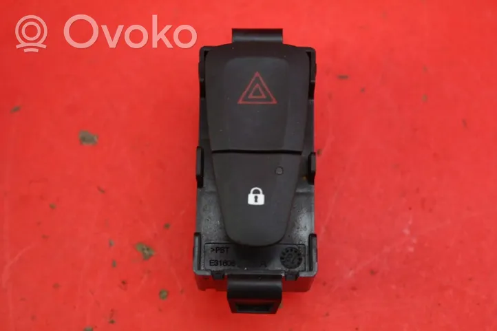 Dacia Dokker Hätävilkkujen kytkin E3160101