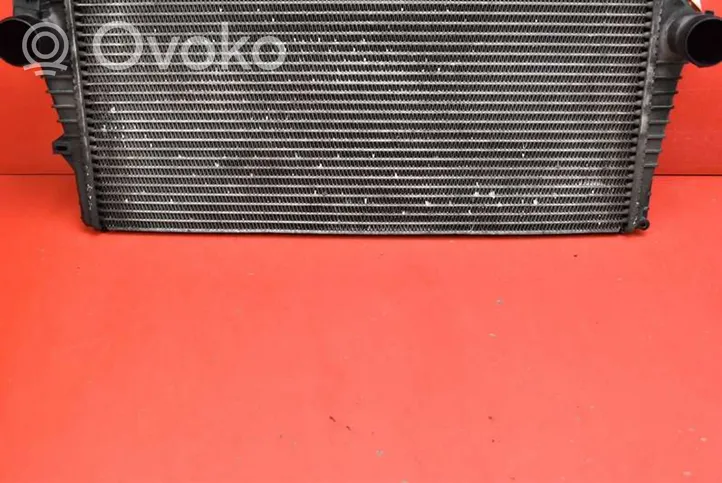 Volvo V70 Interkūlerio radiatorius 30748809