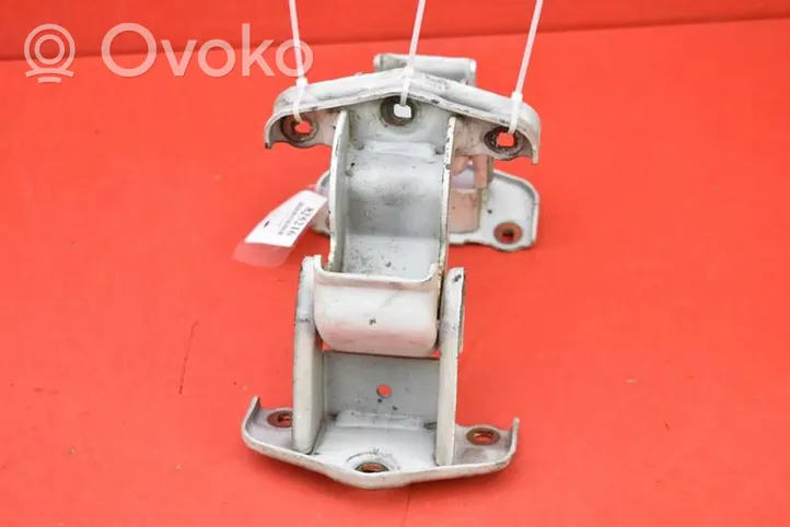 Opel Vivaro Tailgate/trunk/boot hinge 312304K