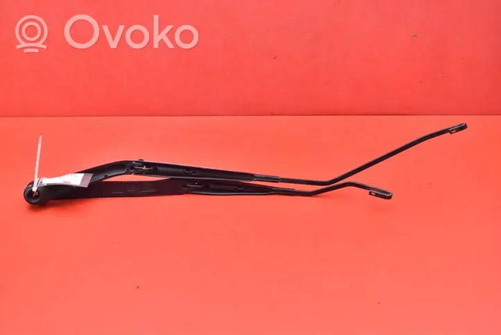 Nissan Juke I F15 Front wiper blade arm W000014867