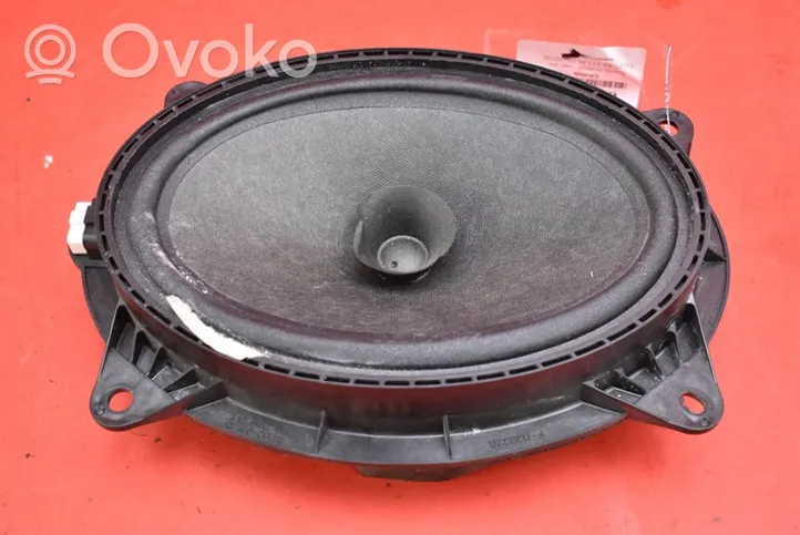 Toyota Avensis T270 Altavoz subwoofer 86160-05140