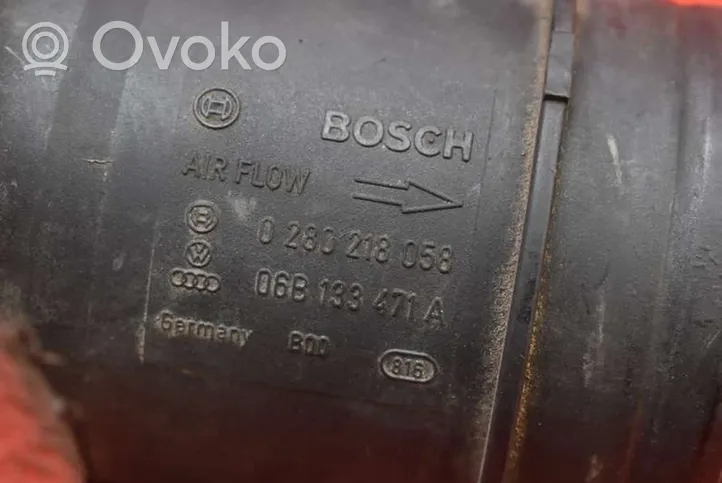 Volkswagen PASSAT B5.5 Ilmamassan virtausanturi 06B133471A