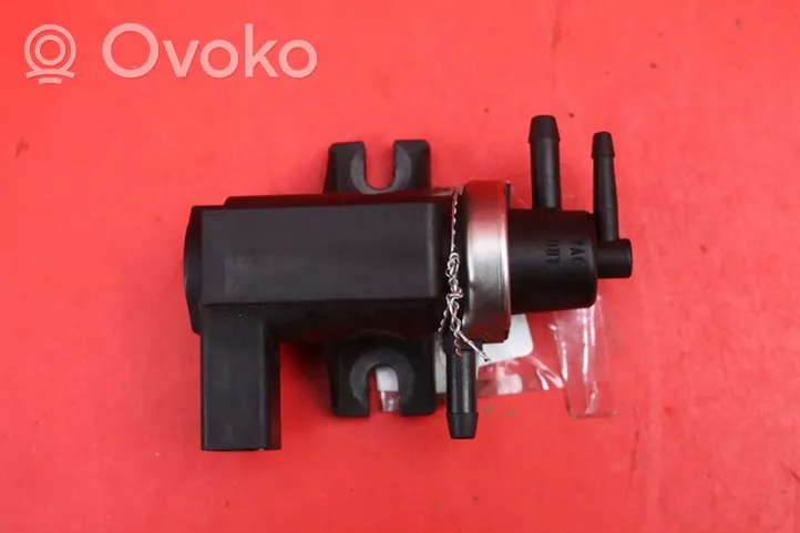 Volkswagen Touareg I Vacuum valve 1J0906627