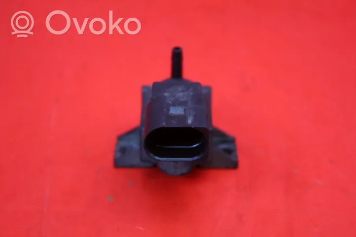 Volkswagen PASSAT B6 Vacuum valve 037906283D