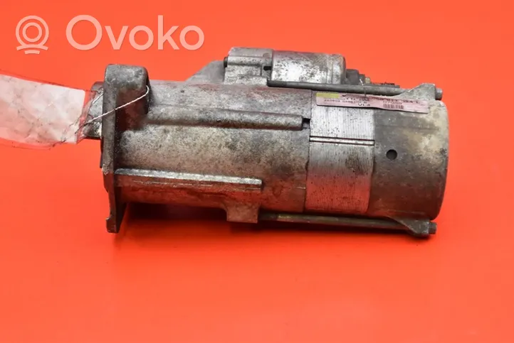 Volkswagen PASSAT B5.5 Starter motor 068911024L