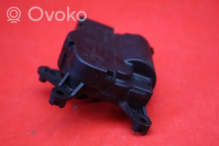 Volkswagen Touareg I Air flap motor/actuator 7L0907511