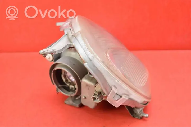 Toyota Yaris Verso Lampa przednia 52-002