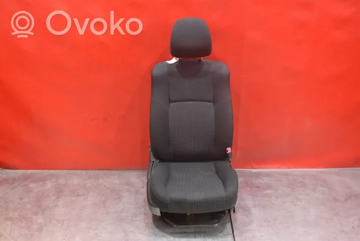 Toyota Avensis Verso Fotel przedni pasażera TOYOTA