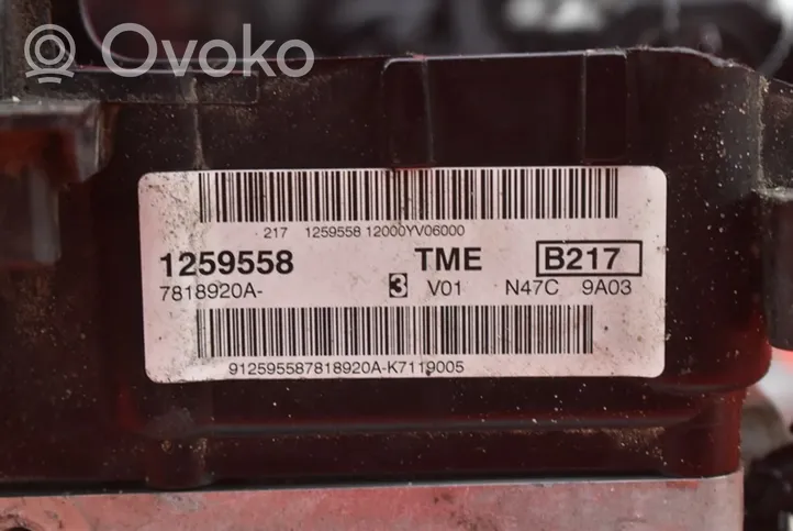 Toyota Avensis T270 Głowica silnika 781260804