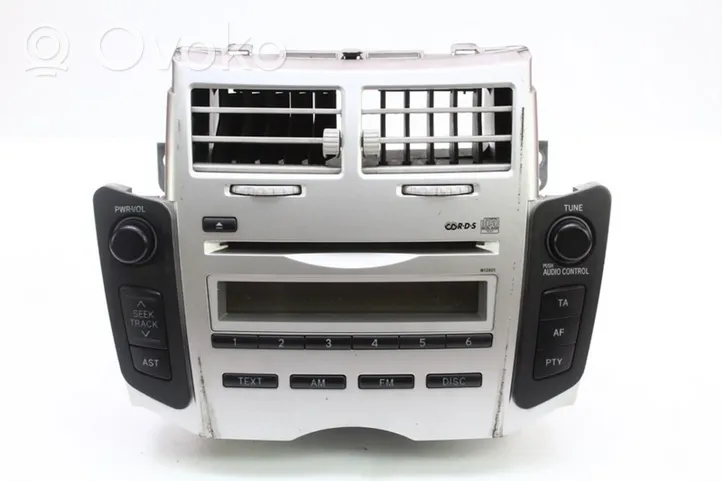 Toyota Yaris Radio / CD-Player / DVD-Player / Navigation 86120-0D200