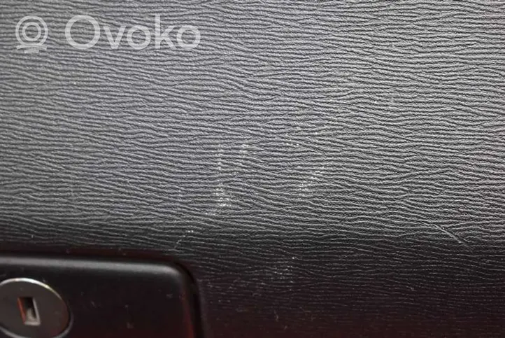 Toyota Avensis Verso Daiktadėžė 55550-05090