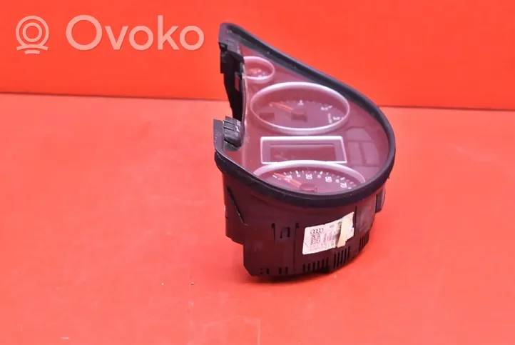 Audi A4 S4 B7 8E 8H Tachimetro (quadro strumenti) 8E0920931D