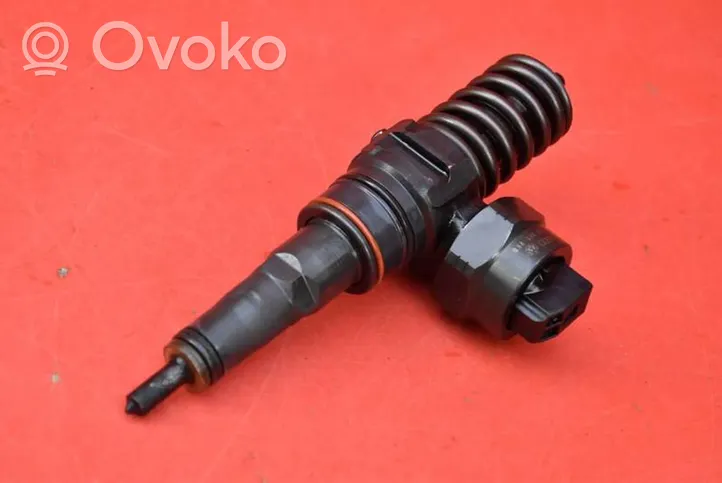 Volkswagen PASSAT B5.5 Fuel injector 038130073AA