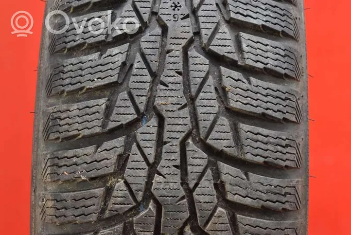 Opel Corsa D Neumático de invierno R17 NOKIAN