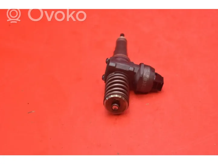 Volkswagen PASSAT B5.5 Fuel injector 038130073AR