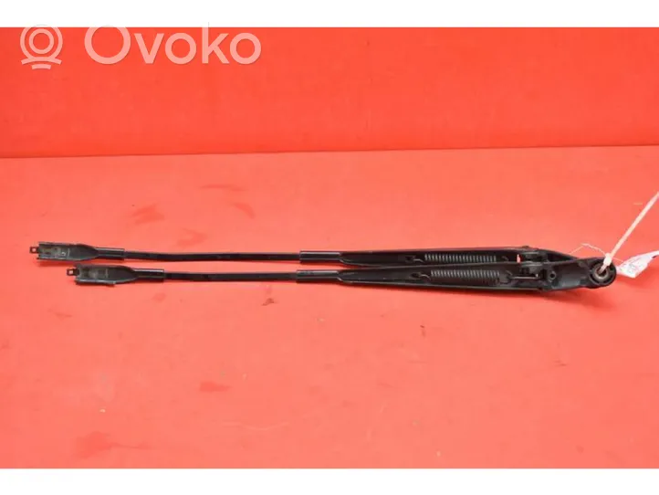 Opel Zafira B Priekinio stiklo valytuvų kojelė 13145563