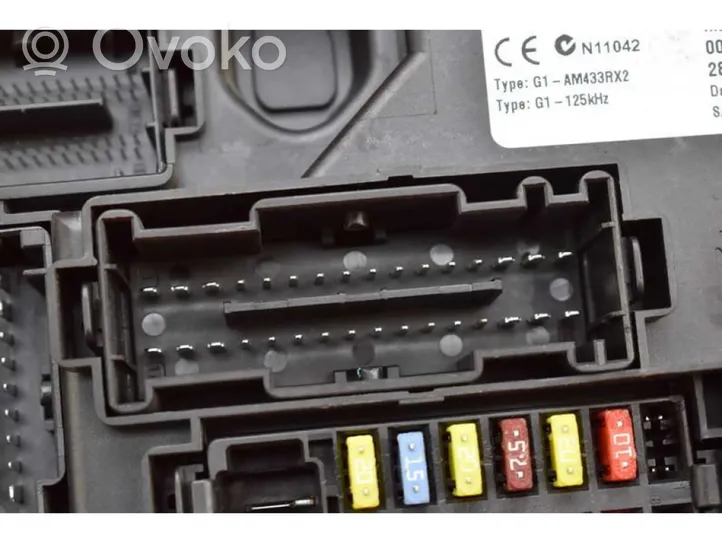 Opel Corsa D Fuse box set 13265077