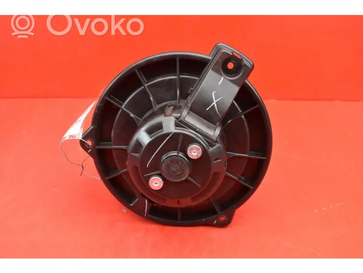 Toyota Avensis Verso Pečiuko ventiliatorius/ putikas 0130101601