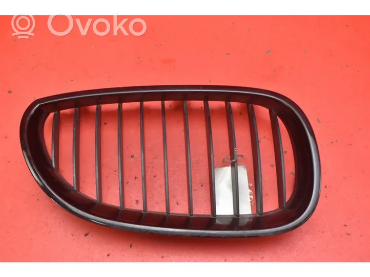 BMW 5 E60 E61 Grille de calandre avant 7027062