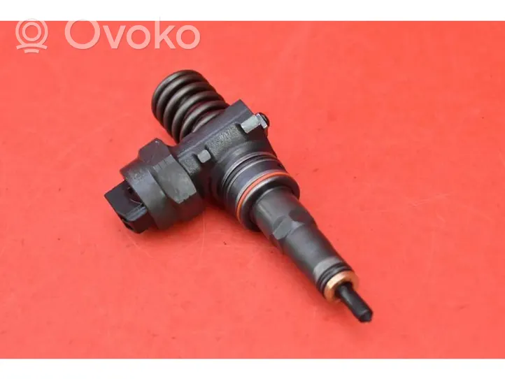 Volkswagen PASSAT B5.5 Injecteur de carburant 038130073J