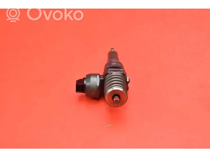 Volkswagen Golf V Injecteur de carburant 038130073BN