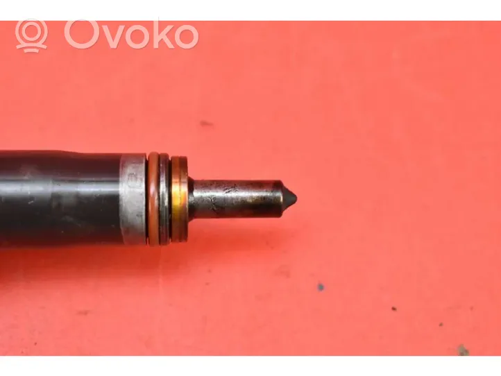 Volkswagen PASSAT B5.5 Fuel injector 038130073AR