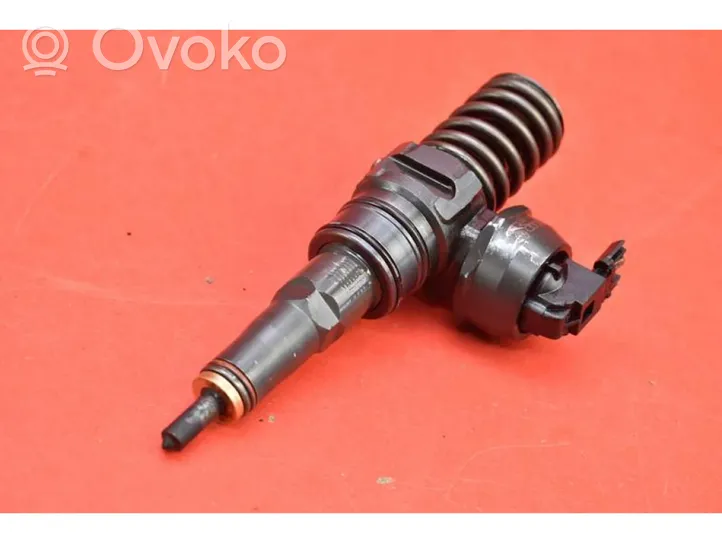 Volkswagen PASSAT B5.5 Inyector de combustible 038130073AQ