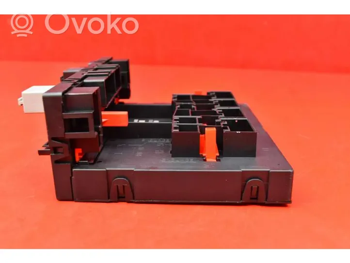 Skoda Octavia Mk2 (1Z) Boîte à fusibles 1K0937049N