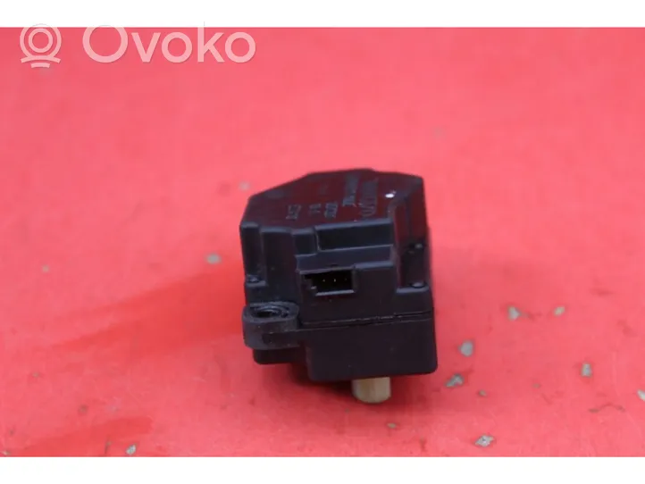 Volvo V70 Moteur / actionneur de volet de climatisation 30676511