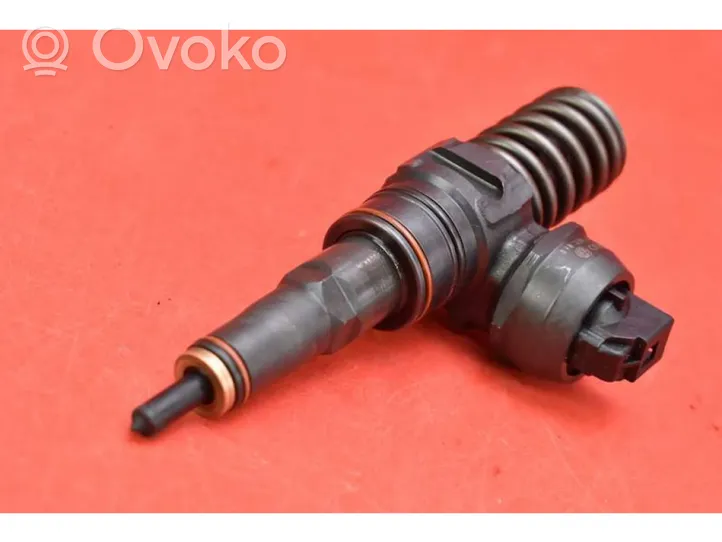 Volkswagen Golf IV Injecteur de carburant 038130073AJ