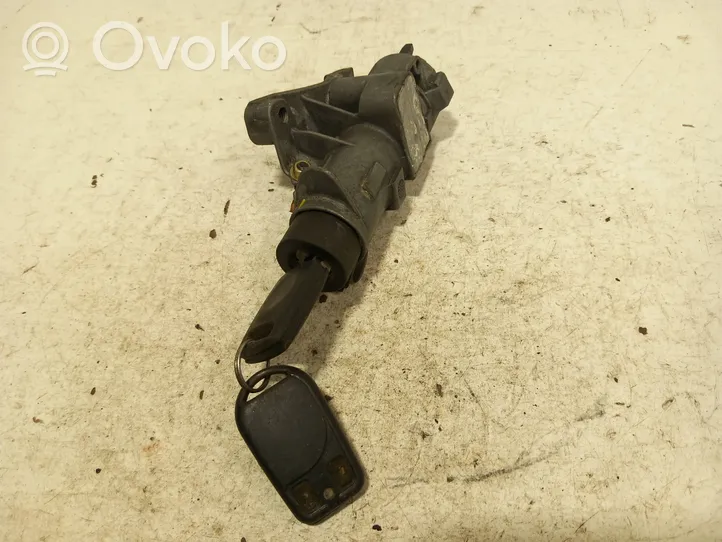 Audi A4 S4 B5 8D Virtalukko 4B0905851C