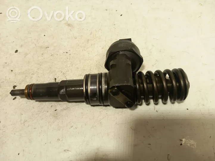 Volkswagen Touran I Fuel injector 0414720313