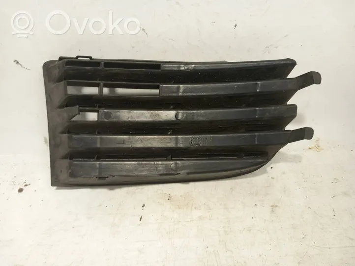 Volkswagen Golf V Grille inférieure de pare-chocs avant 05310453