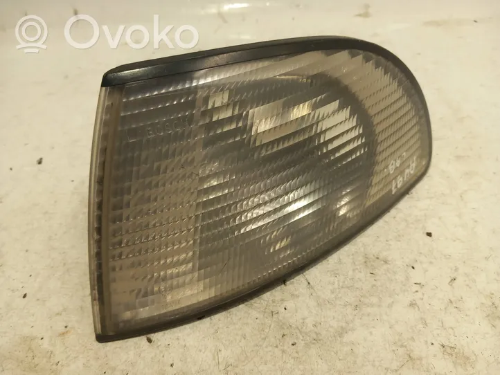 Audi A4 S4 B5 8D Element lampy przedniej 1315106