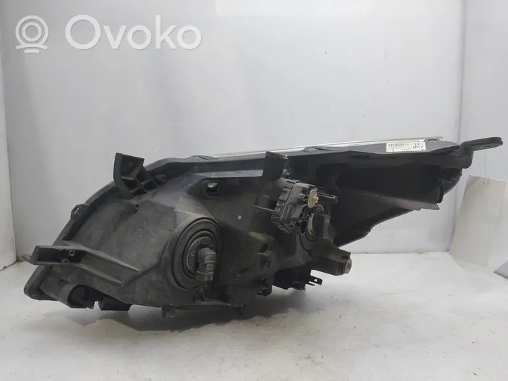 Toyota Verso Phare frontale 811100F090