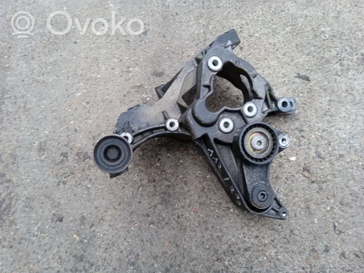 Volvo S40, V40 Support de générateur / alternateur 