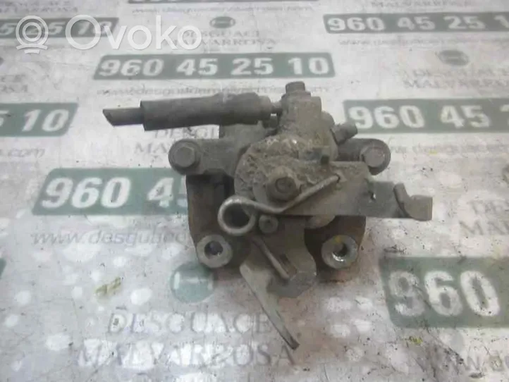 Seat Leon (5F) Jarrusatulan tyynyn pidike takana 5Q0615424A