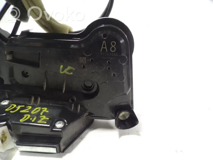 Toyota Prius (XW50) Front door lock 6904053140