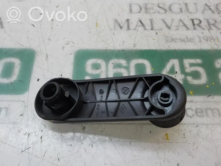 Renault Clio IV Takaoven ikkunan kampi 8200673745