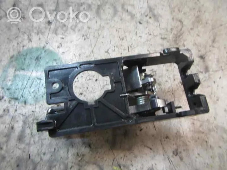 KIA Rio Klamka wewnętrzna drzwi przednich 826101G010