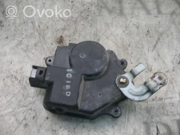 KIA Rio Moteur de lève-vitre de porte avant 