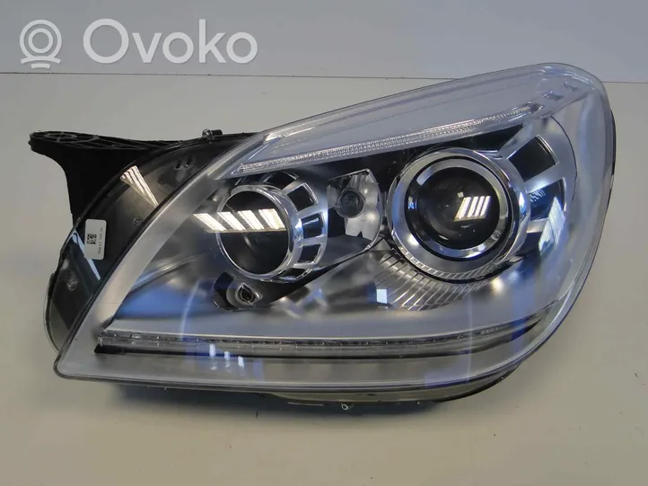 Mercedes-Benz SLK R172 Lampa przednia A1728202561