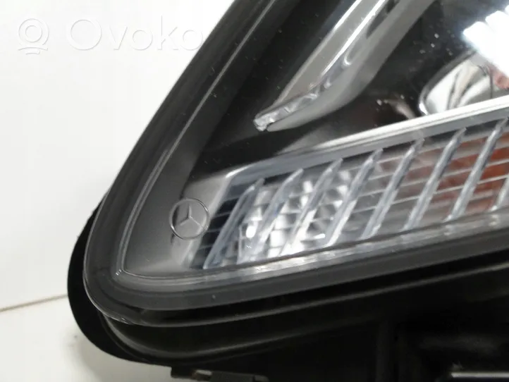 Mercedes-Benz E C207 W207 Lampa przednia A2078200759