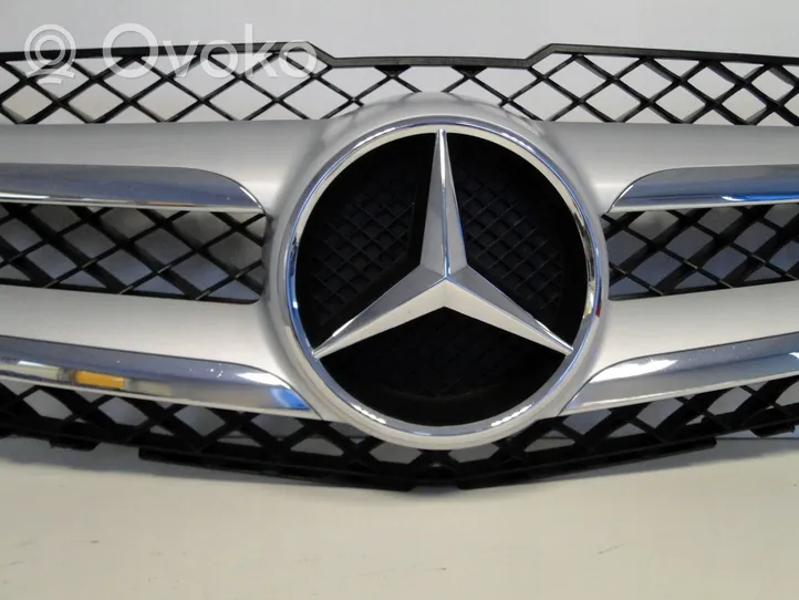 Mercedes-Benz GLK (X204) Grille calandre supérieure de pare-chocs avant A2048802983