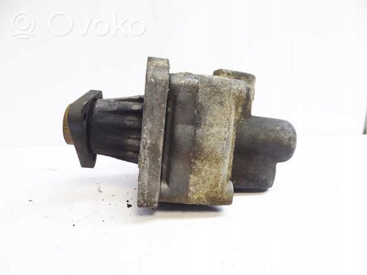 Opel Omega B2 Pompe de direction assistée 7681955290